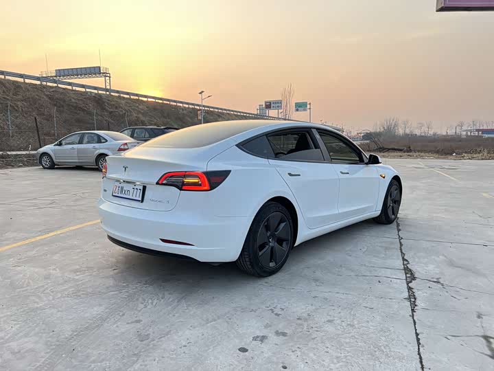 Фото 9 - Tesla Model 3
