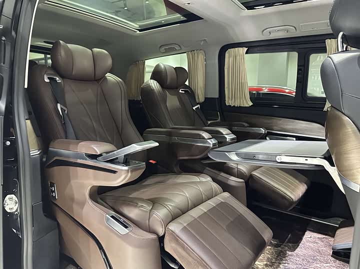 Фото 7 - Mercedes-Benz V-Class