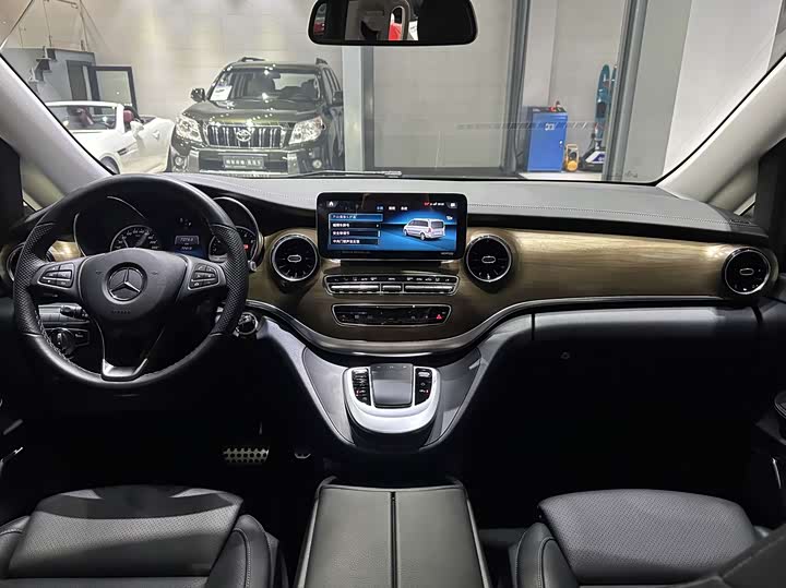 Фото 8 - Mercedes-Benz V-Class