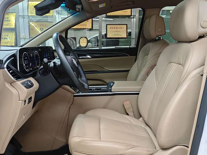 Фото 9 - Buick GL8 ES