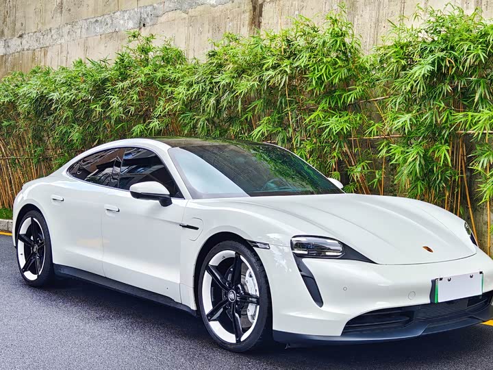 Фото 2 - Porsche Taycan