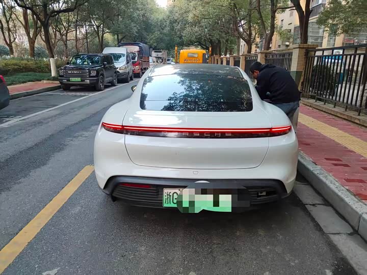 Фото 8 - Porsche Taycan