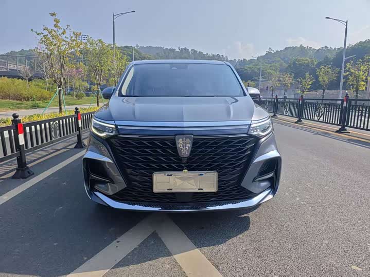 Фото 1 - Roewe iMax 8