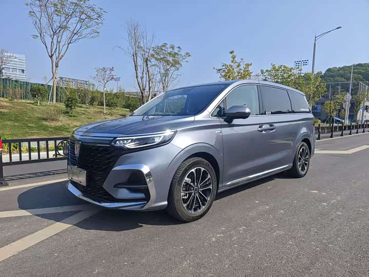 Фото 2 - Roewe iMax 8