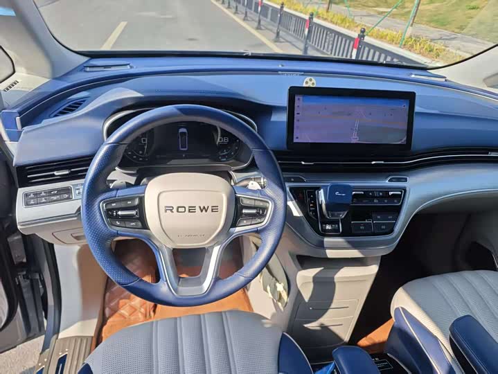 Фото 6 - Roewe iMax 8