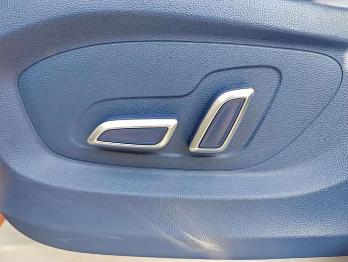 Фото 7 - Roewe iMax 8