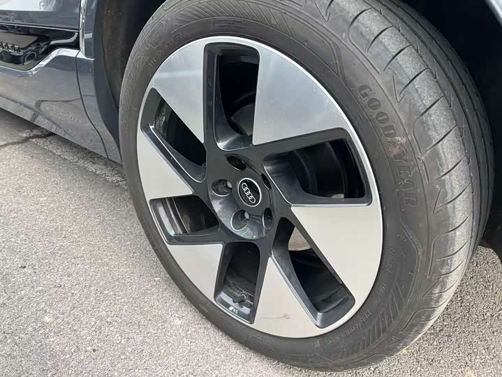 Фото 4 - Audi Q6L e-tron