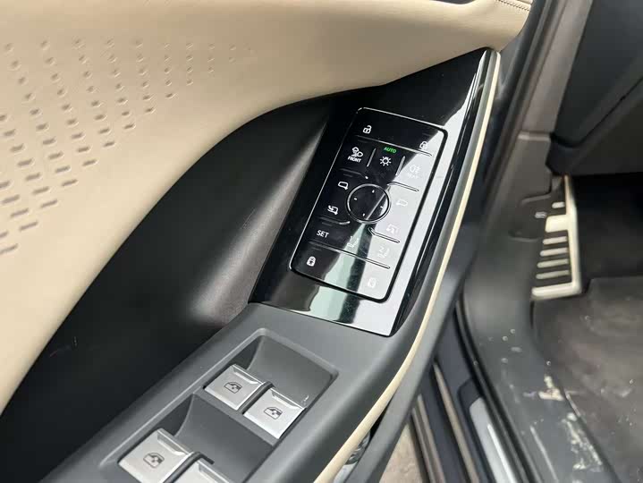 Фото 8 - Audi Q6L e-tron