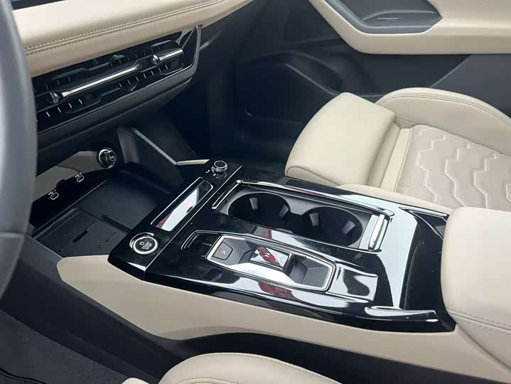 Фото 9 - Audi Q6L e-tron