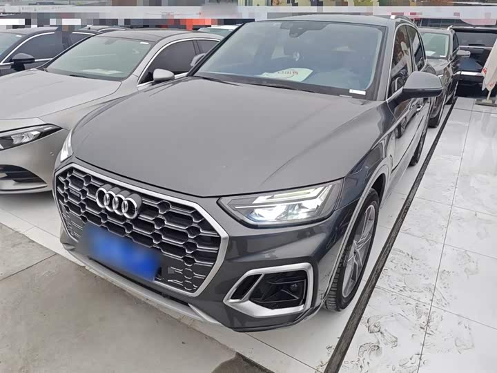 Фото 1 - Audi Q5L