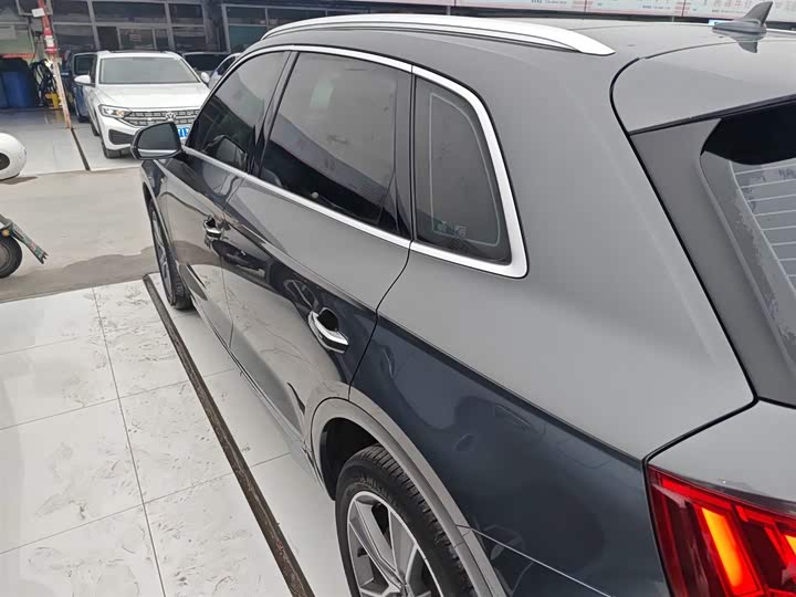 Фото 5 - Audi Q5L