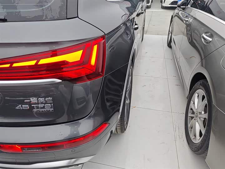 Фото 8 - Audi Q5L