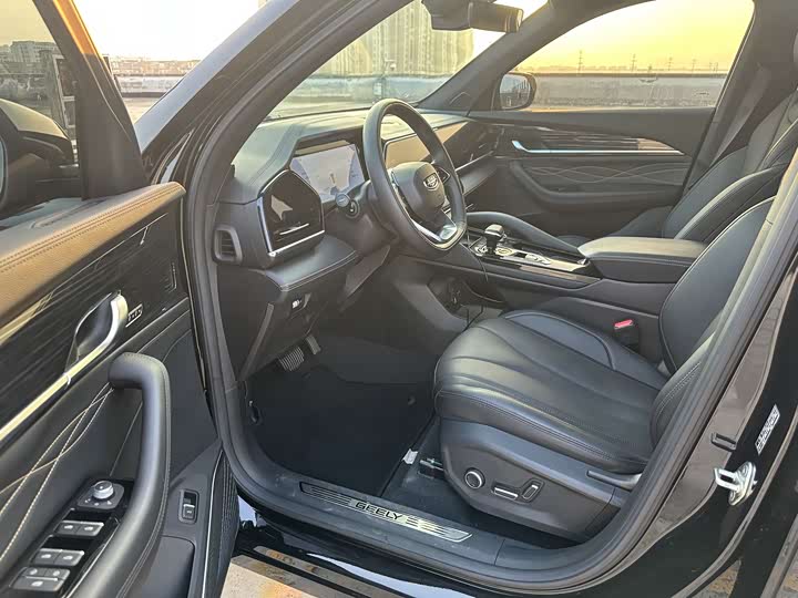 Фото 8 - Geely Monjaro