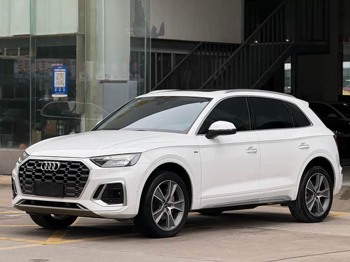 Фото 1 - Audi Q5L