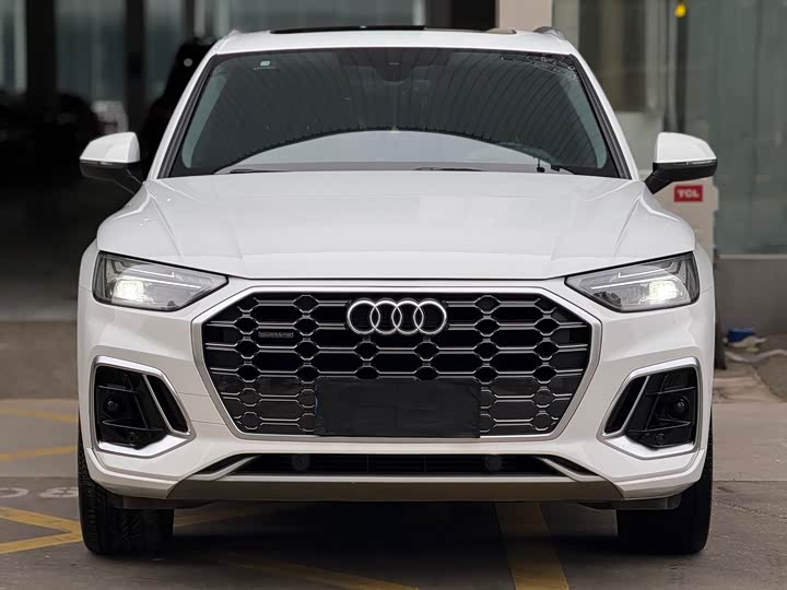 Фото 2 - Audi Q5L