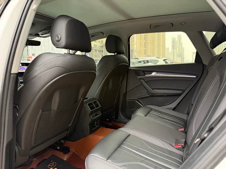 Фото 8 - Audi Q5L