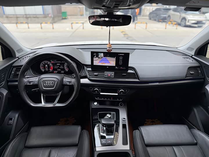 Фото 9 - Audi Q5L