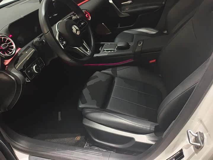 Фото 9 - Mercedes-Benz A-Class