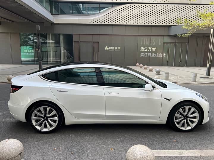 Фото 9 - Tesla Model 3