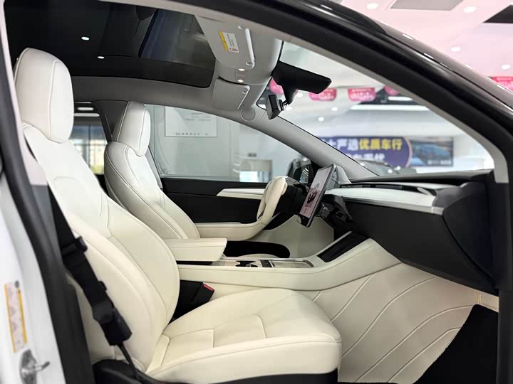 Фото 6 - Tesla Model Y