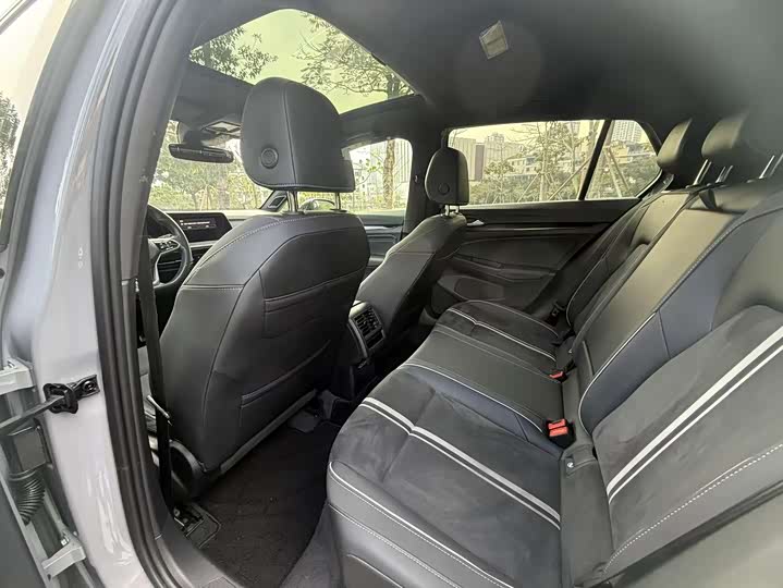 Фото 8 - Volkswagen Golf