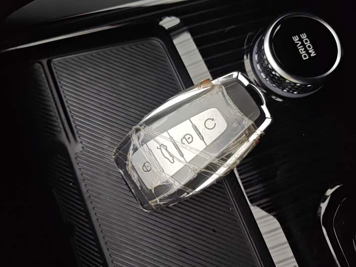 Фото 9 - Geely Monjaro