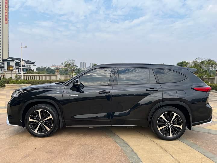 Фото 3 - Toyota Crown Kluger