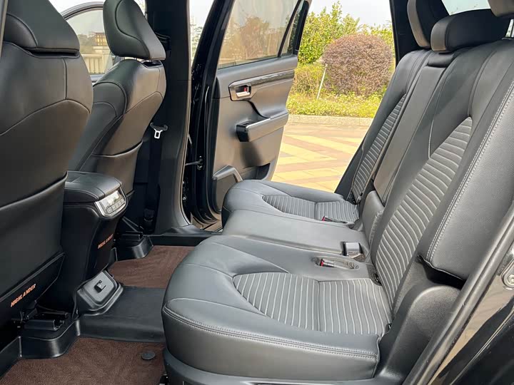 Фото 8 - Toyota Crown Kluger