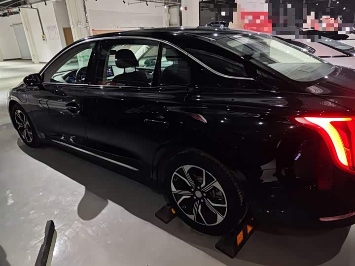 Фото 5 - Hongqi E-QM5