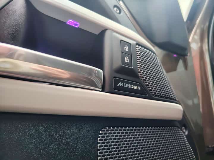 Фото 6 - Land Rover Defender