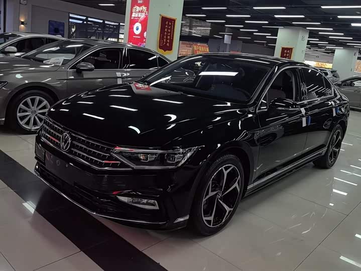 Фото 1 - Volkswagen Magotan