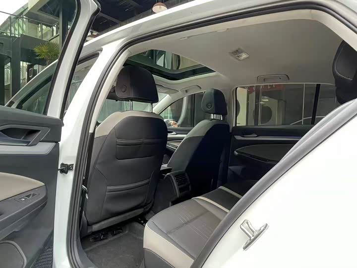 Фото 5 - Volkswagen Golf