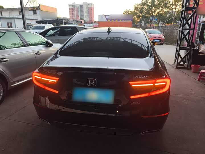 Фото 6 - Honda Accord