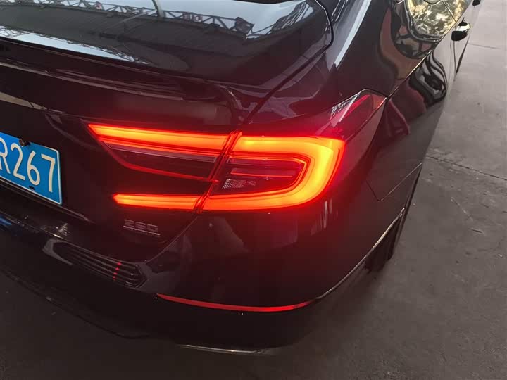 Фото 8 - Honda Accord