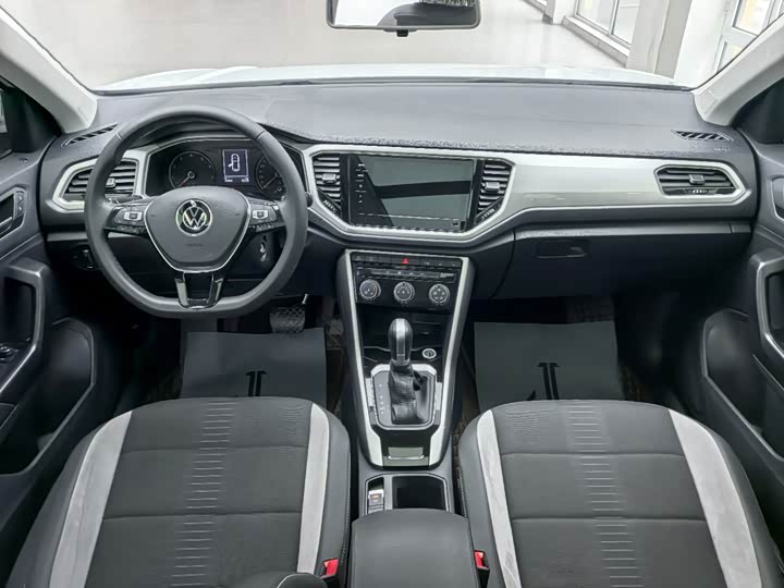 Фото 8 - Volkswagen T-Roc