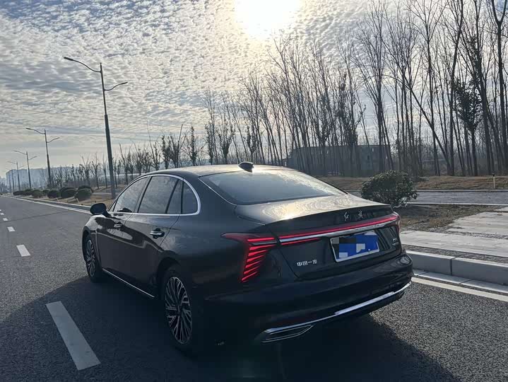 Фото 9 - Hongqi H5