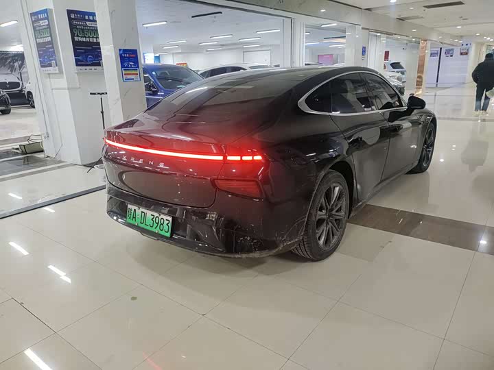 Фото 9 - XPeng P7