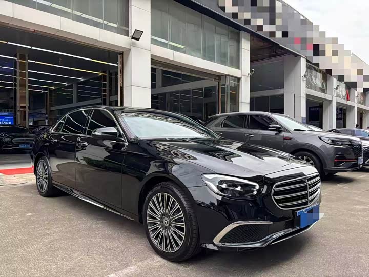 Фото 3 - Mercedes-Benz E-Class