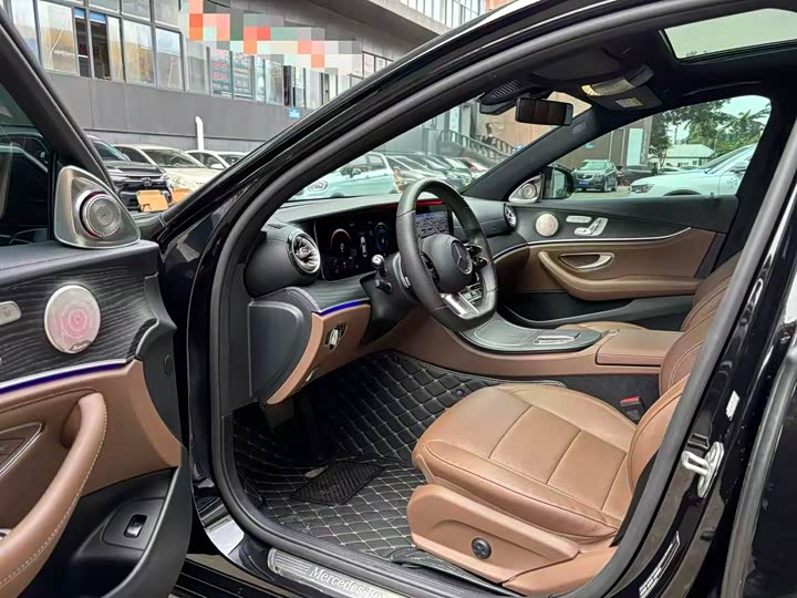 Фото 4 - Mercedes-Benz E-Class