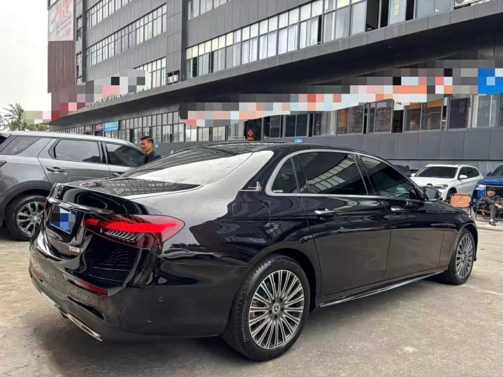 Фото 9 - Mercedes-Benz E-Class