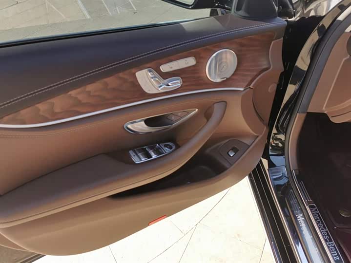 Фото 7 - Mercedes-Benz E-Class