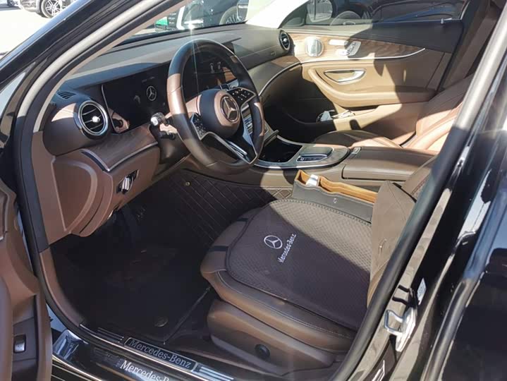 Фото 9 - Mercedes-Benz E-Class