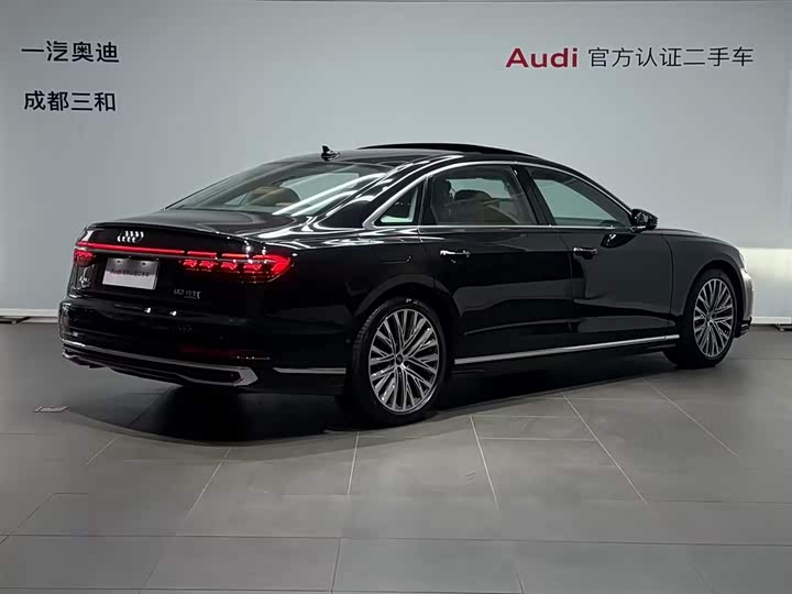 Фото 3 - Audi A8