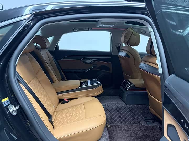 Фото 9 - Audi A8