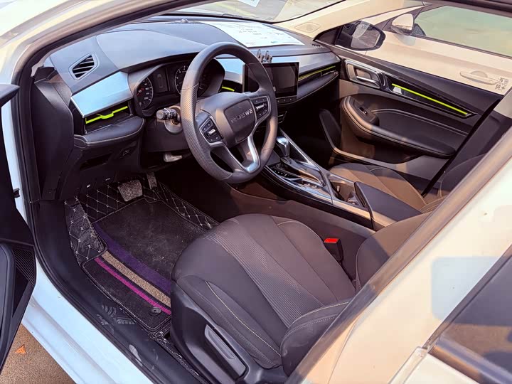 Фото 9 - Roewe i5