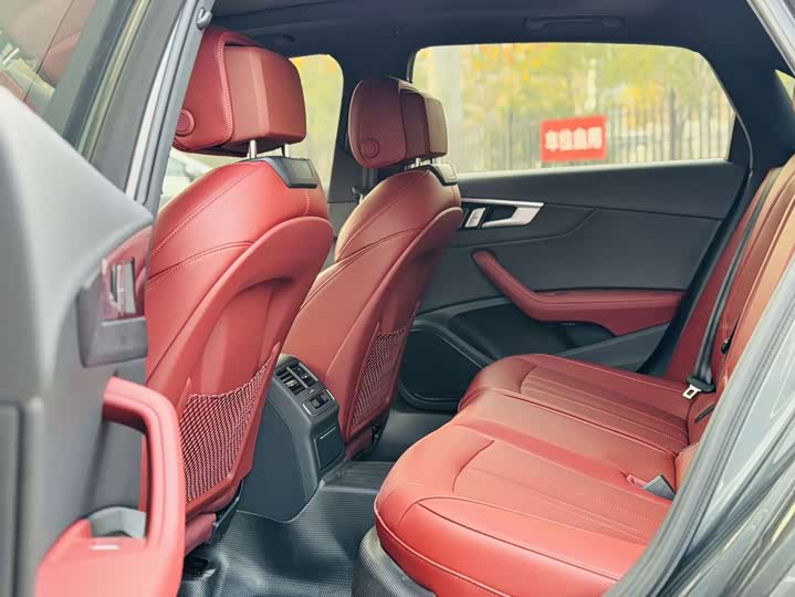 Фото 6 - Audi A4L