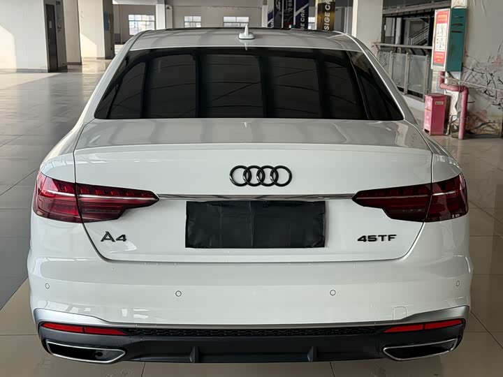 Фото 4 - Audi A4L