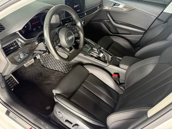 Фото 5 - Audi A4L