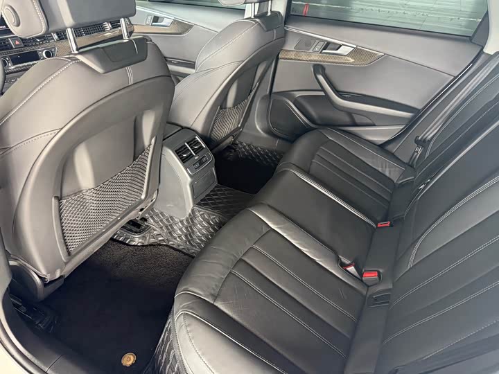 Фото 6 - Audi A4L