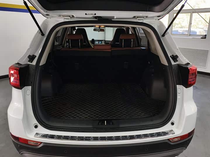 Фото 4 - Changan CS75